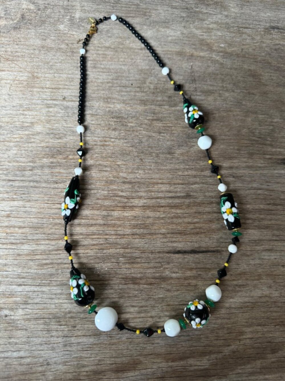 Vintage Paola Black  White Floral Beaded Necklace With Gold Clasp 28" Gucci